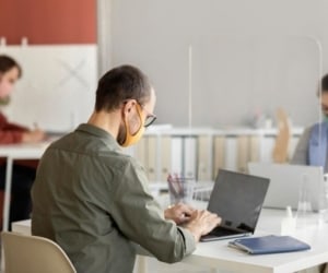 مضرات نشستن بیش از حد