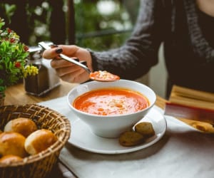 سوپ، یکی از بهترین غذاهای برای بیماران کرونایی