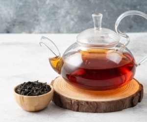 مزایای چای سیاه برای داشتن پوستی درخشان و شفاف
