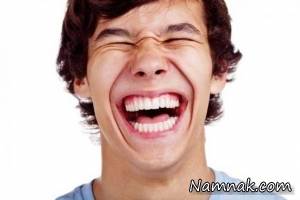 خندیدن بی موقع نشانه چیست؟