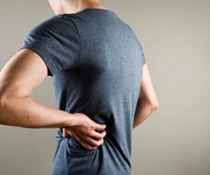 چه چیزی باعث این درد کمر می شود؟