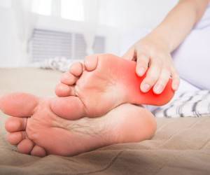 خار پاشنه چیست و چه علل و علائمی دارد ؟ درمان آن چیست؟