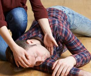 کمک فوری به بیمار سکته مغزی با سوزن !