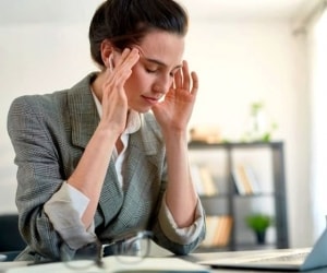 ترفندهای ساده برای تسکین و درمان سردرد بدون دارو
