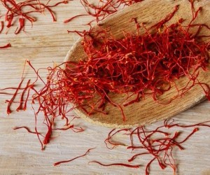 آشنایی با خواص، مضرات و نحوه مصرف گیاه گلرنگ (زعفران مصنوعی)