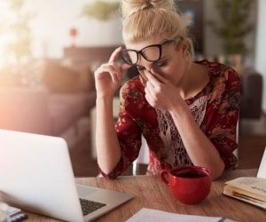 ضعف و مشکلات رایج چشم براثر کار با کامپیوتر