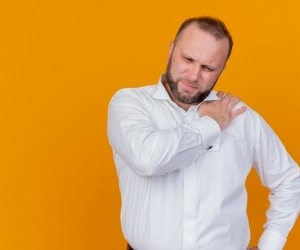به دلایلی مهم، شانه درد را نادیده نگیرید