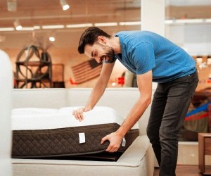 دلیل اهمیت تعویض به موقع تشک تخت