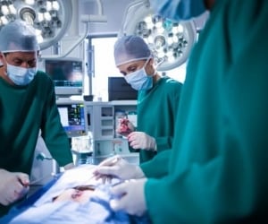 هرآنچه باید در مورد عمل هیسترکتومی و جراحی برداشتن رحم و تخمدان بدانید