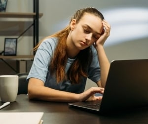 همه چیز درباره خستگی بهاری؛ از علل و علائم تا راه حل