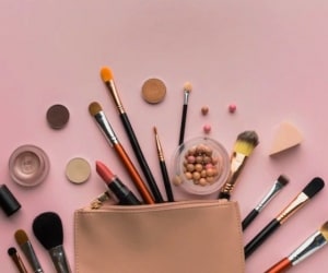 10 اشتباه رایج اکثر خانم ها در استفاده از محصولات آرایشی بهداشتی