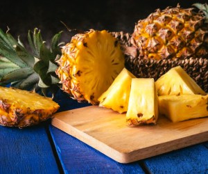 دلیل تغییرات داخل دهان بعد از خوردن آناناس