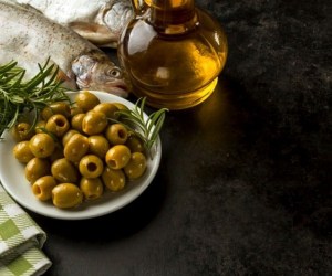 همه خواص روغن زیتون؛ فواید خوردن روغن زیتون و ماسک آن