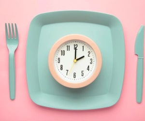 اهمیت ساعت غذا خوردن برای حفظ سلامت قلب و بدن