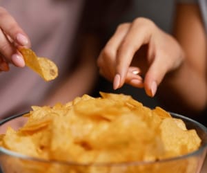 عوارض خوردن خوراکی و نوشیدنی های صنعتی بجای وعده غذایی
