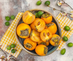 خطرات و عوارض مهم میوه خرمالو برای سلامتی