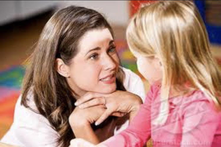 حرف زدن با کودک : به جای قصه خواندن برای کودکتان، با او حرف بزنید