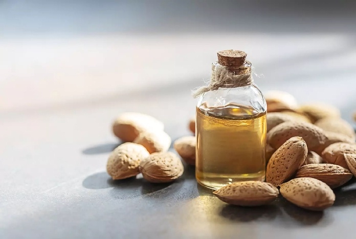 روغن بادام شیرین در خدمت پوست و مو