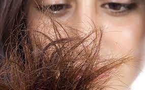 بهترین راهکارهای آبرسانی و مرطوب‌سازی برای موهای خشک