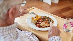 چرا با افزایش سن نسبت به بعضی مواد غذایی حساس‌تر می‌شویم؟