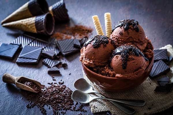 بهترین و بدترین میان وعده‌های آخر شب برای سلامتی