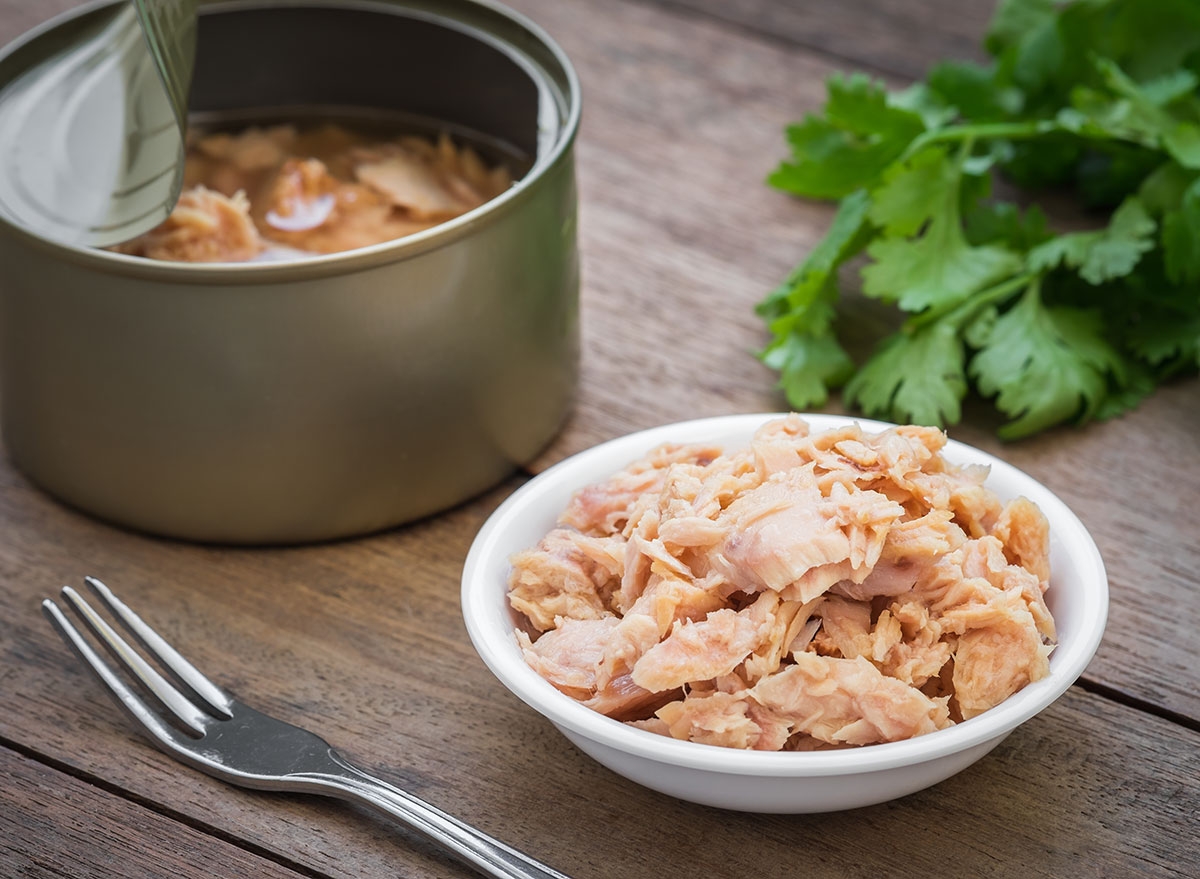 یک قوطی تن ماهی بر بدن تان چه تاثیری می گذارد؟!‌