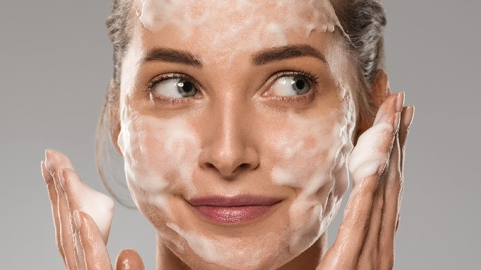آیا شستن صورت باید با روش خاصی انجام بگیرد؟