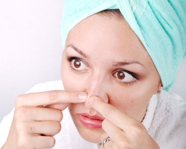 چگونه از جوش‌های سرسیاه روی بینی خلاص شویم؟!