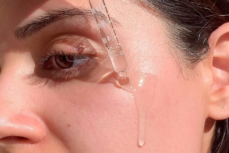 هنگام استفاده از محصولات مراقبت از پوست، پوست باید خشک باشد یا مرطوب؟