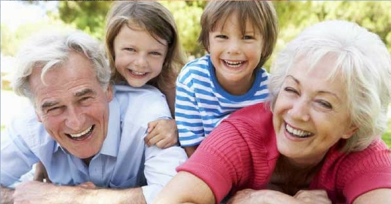 تربیت کودک در نزدیکی پدربزرگ و مادربزرگ، بزرگ‌ترین هدیه والدین به او