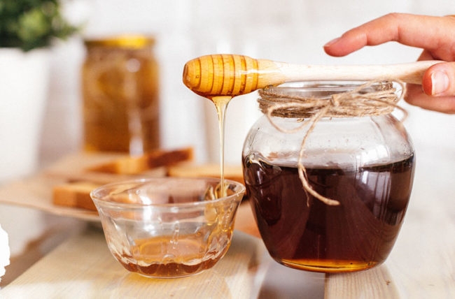 چطور عسل طبیعی و تقلبی را بشناسیم؟