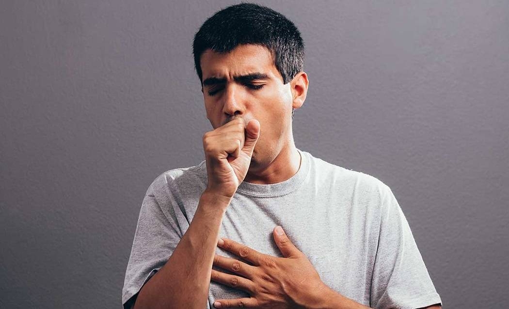 وقتی گلو درد دارید، به ۶ ماده غذایی نزدیک نشوید!