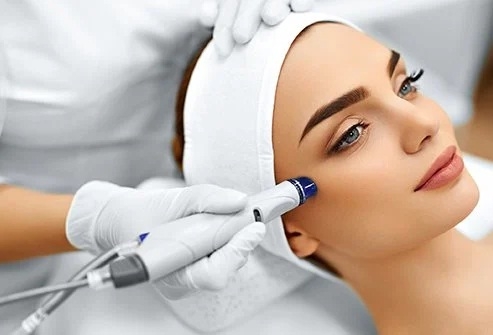آیا میکرودرم‌ابریژن می‌تواند پوست را درخشان کند؟