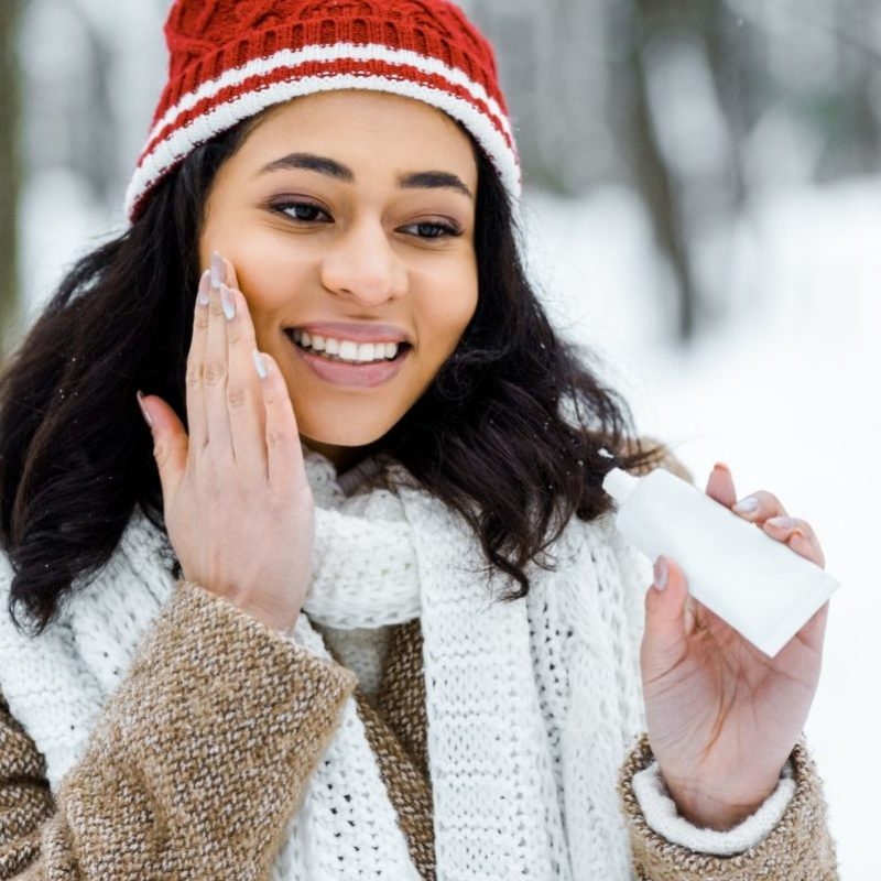 چگونه از پوست دست و صورت در برابر خشکی زمستانی محافظت کنیم؟