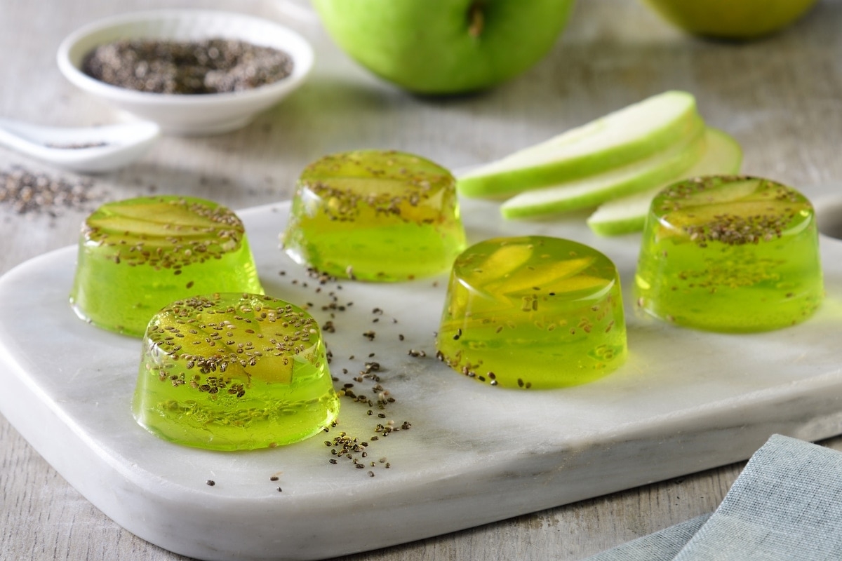ژلاتین سیب و چیا؛ یک میان‌وعده سالم و مغذی