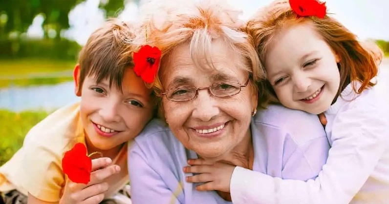 چرا حضور مادربزرگ‌ها برای رشد کودکان بسیار مهم است؟