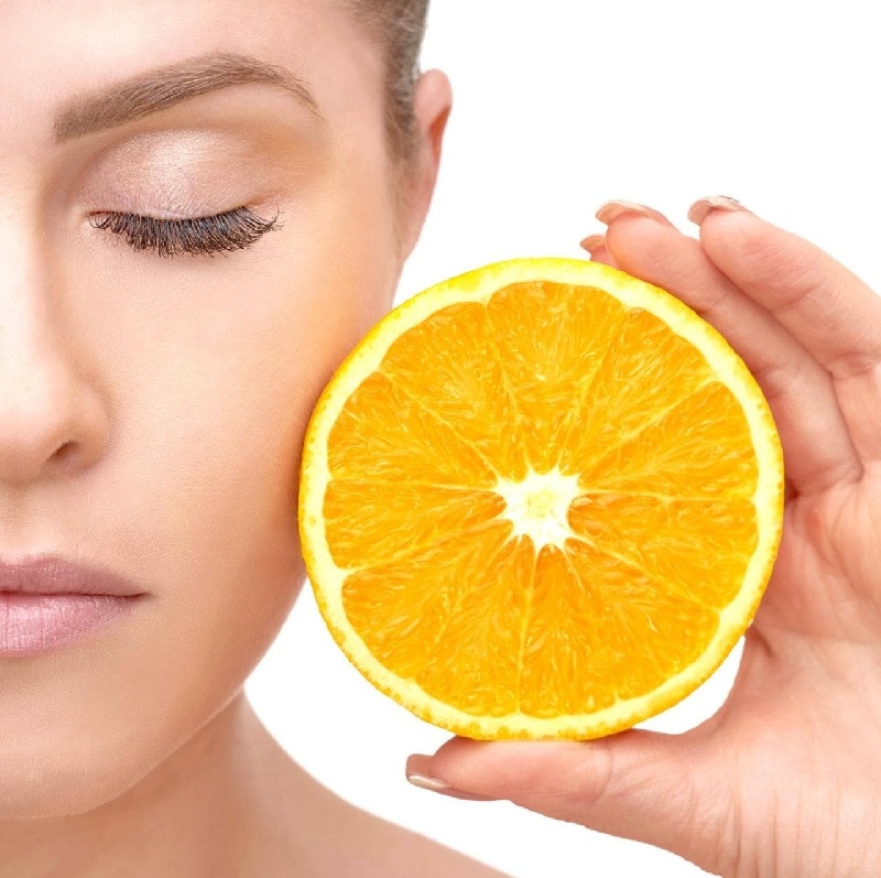 از چه سنی باید ویتامینC را به روتین مراقبت از پوست اضافه کرد؟