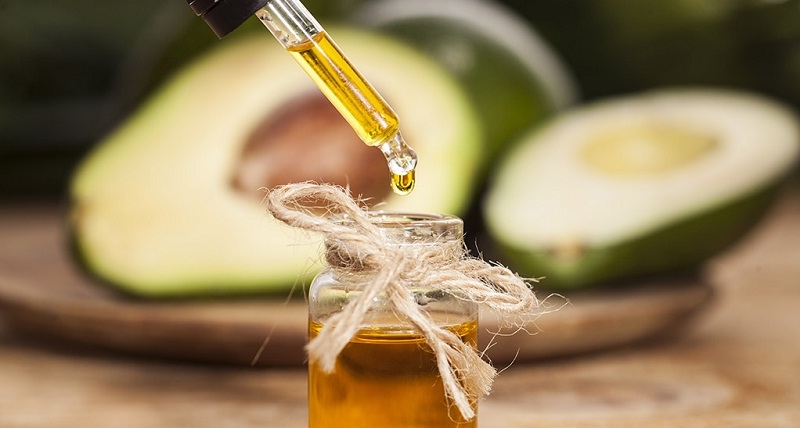 8 توصیه برای استفاده از روغن آووکادو در روتین زیبایی