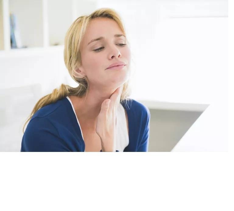 چرا فقط یک طرف گلوی من درد می‌کند؟