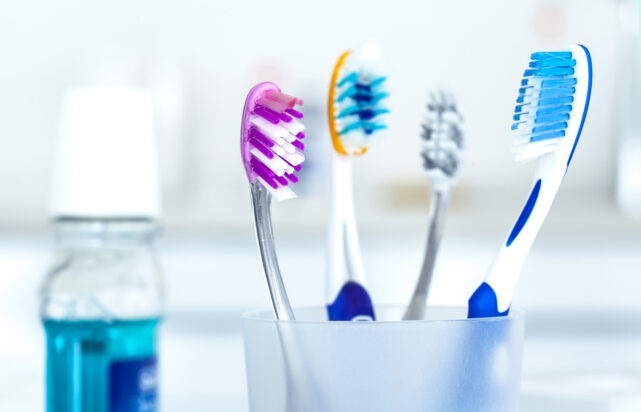 چگونه از مسواک خود مراقبت کنیم؟