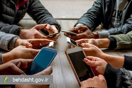 استفاده مداوم از تلفن همراه یکی از عوامل اصلی افزایش خطر ابتلا به دیسک گردن