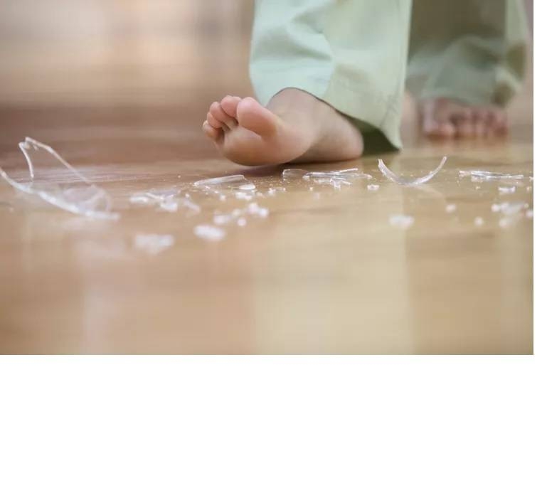 چگونه شیشه را در 4 مرحله از پای خود خارج کنید