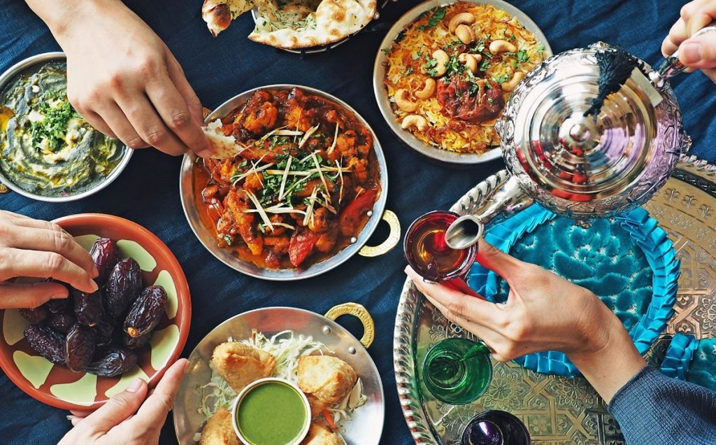 در مهمانی‌های عیدانه بین افطاری و شام فاصله بگذارید!