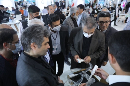 معاون وزیر و رییس سازمان غذا و دارو از رونمایی ٢٢ محصول دانش بنیان در نمایشگاه ایران سلامت (ایران هلث) ١۴٠١ خبر داد.
