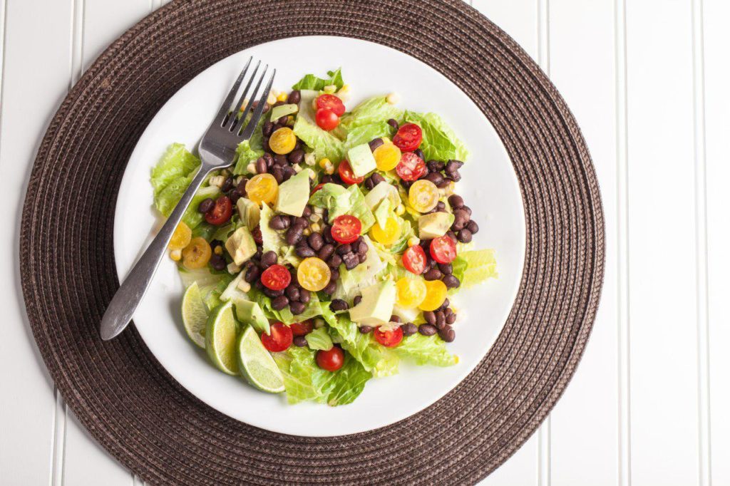 دستور آشپزی رژیمی: بوریتوی لوبیا با کاهو (Bibb and Bean Burrito Bowl)