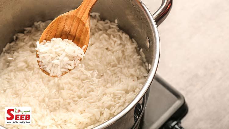 نکاتی برای نگهداری برنج خام و پخته در یخچال یا فریزر